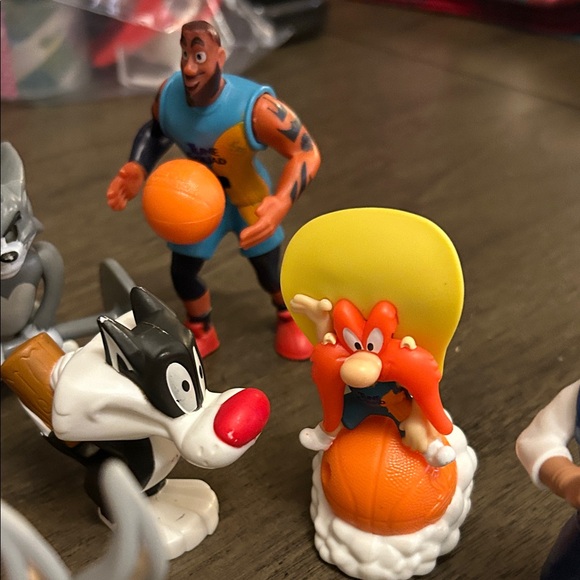 Looney Tunes Character Figurine Set - Picture 6 of 8